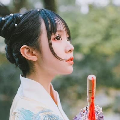 清新可愛(ài)帶團(tuán)扇女生頭像，唯美古風(fēng)真人頭像