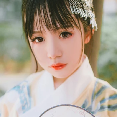 清新可愛帶團扇女生頭像，唯美古風真人頭像