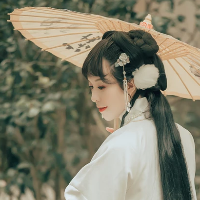 文藝復古帶團扇女生頭像，唯美古風真人頭像