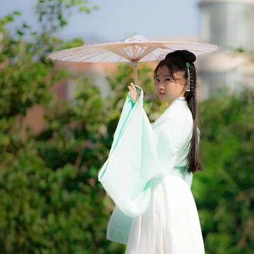 落花無情帶傘女生頭像，唯美古風(fēng)真人頭像