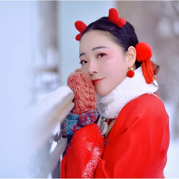雪景俏皮可愛女生頭像，唯美古風真人頭像