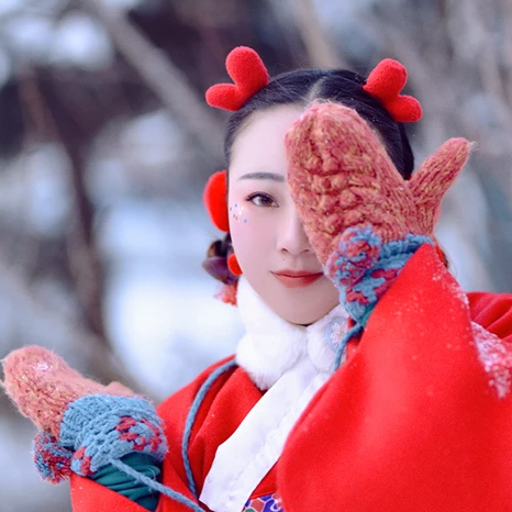 雪景俏皮可愛女生頭像，唯美古風真人頭像