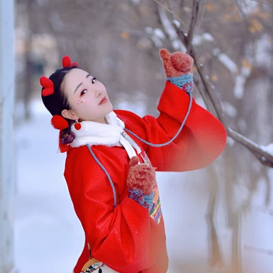 雪景俏皮可愛女生頭像，唯美古風真人頭像