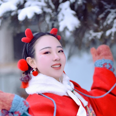雪景俏皮可愛女生頭像，唯美古風真人頭像