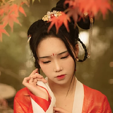 楓葉秋意文藝女生頭像，唯美古風真人頭像