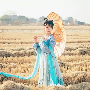 田園里提花籃女生頭像，唯美古風真人頭像