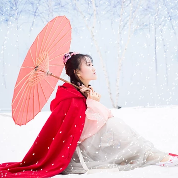 雪景帶傘紅衣女生頭像，唯美古風真人頭像