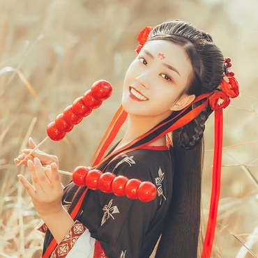 紅妝帶紅傘女生頭像，唯美古風真人頭像