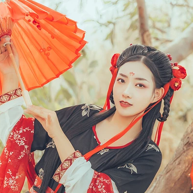 紅妝帶紅傘女生頭像，唯美古風真人頭像