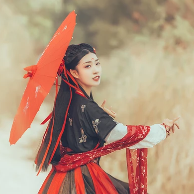 紅妝帶紅傘女生頭像，唯美古風真人頭像