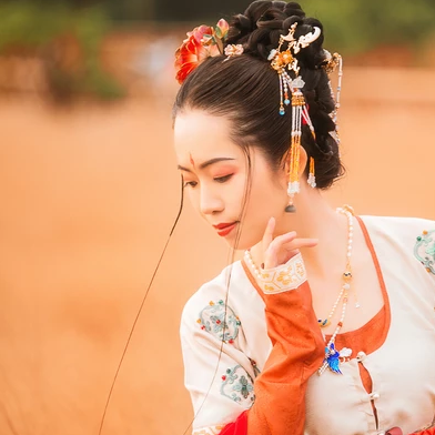 嬌艷文藝女生頭像，唯美古風真人頭像