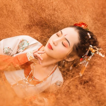 嬌艷文藝女生頭像，唯美古風真人頭像