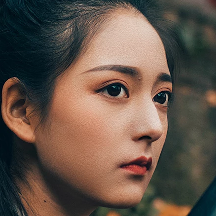 霸氣帶兵器俠客女生頭像，唯美古風真人頭像