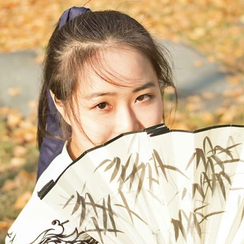 霸氣帶兵器女生頭像，唯美古風真人頭像