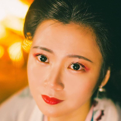 夜晚彈琵琶女生頭像，唯美古風真人頭像