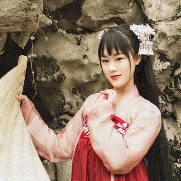 小清新粉衣帶團扇女生頭像，唯美古風真人頭像