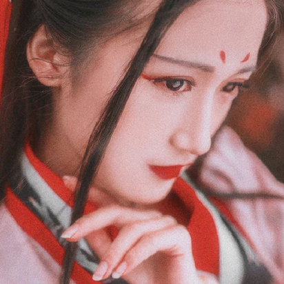 楓葉紅女生頭像，唯美古風真人頭像