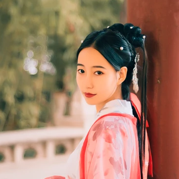 紅紗帶折扇女文藝生頭像，唯美古風真人頭像