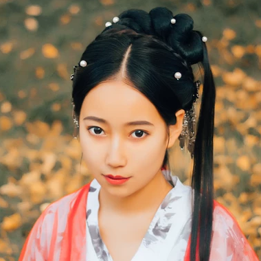 紅紗帶折扇女文藝生頭像，唯美古風真人頭像