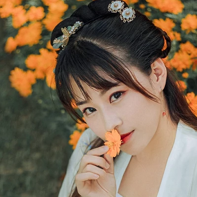 秋菊花香女生頭像，唯美古風真人頭像