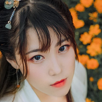 秋菊花香女生頭像，唯美古風真人頭像