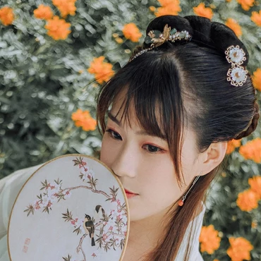 秋菊花香女生頭像，唯美古風真人頭像