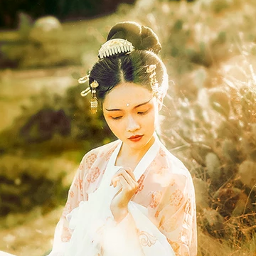 淡雅文藝帶團(tuán)扇女生頭像，唯美古風(fēng)真人頭像