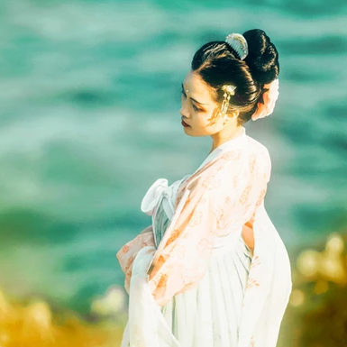 淡雅文藝帶團(tuán)扇女生頭像，唯美古風(fēng)真人頭像