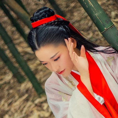 紅衣帶面具扇女生頭像，唯美古風真人頭像