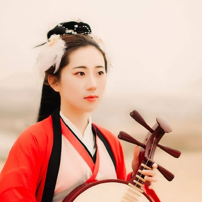 大漠紅衣帶傘女生頭像，唯美古風真人頭像