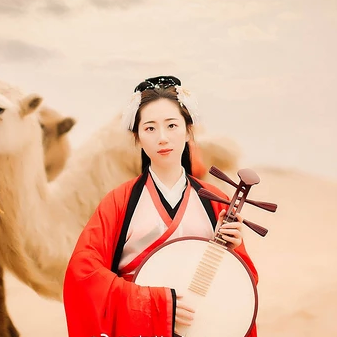 大漠紅衣帶傘女生頭像，唯美古風真人頭像