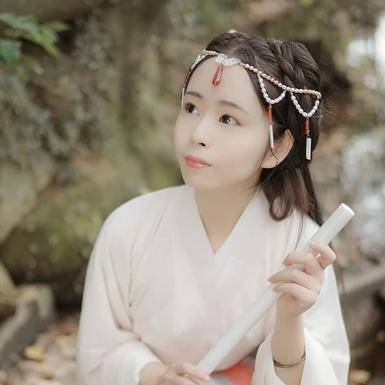 楓葉帶團扇女生頭像，唯美古風真人頭像
