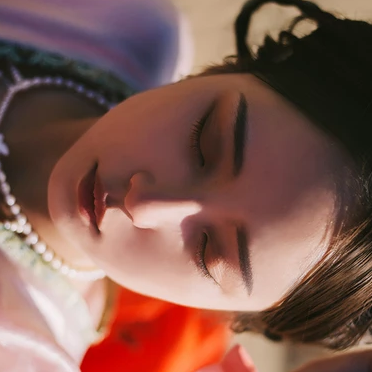 沙漠紅衣女子頭像，唯美古風真人頭像