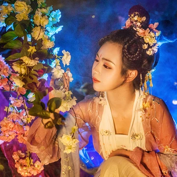 五彩星空提燈少女頭像，唯美古風真人頭像