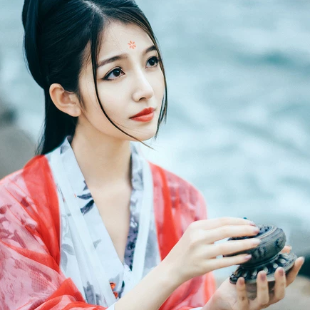 紅妝紗衣女生頭像，唯美古風真人頭像