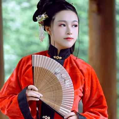 紅衣華服女生頭像，唯美古風真人頭像