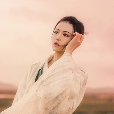 瀟灑騎馬女生頭像，唯美古風真人頭像