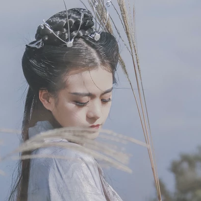 風中俠客女生頭像，唯美古風真人頭像