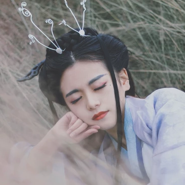 風中俠客女生頭像，唯美古風真人頭像