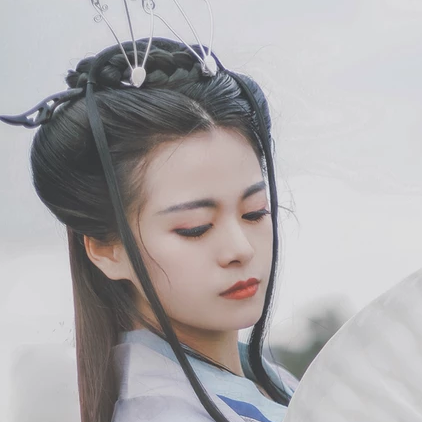風中俠客女生頭像，唯美古風真人頭像