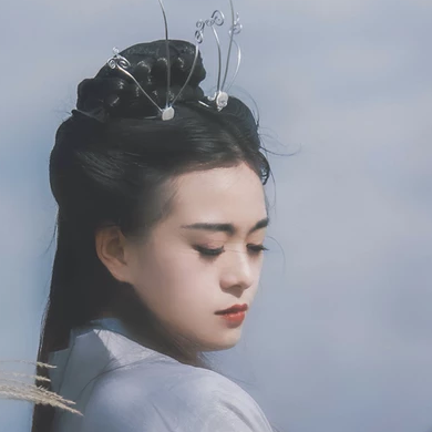 風中俠客女生頭像，唯美古風真人頭像