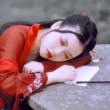 文藝紅衣帶團扇女生頭像,唯美古風真人頭像