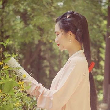 文藝清新帶團扇女生頭像，唯美古風真人頭像