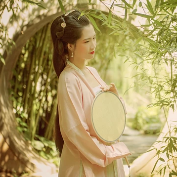 文藝清新帶團扇女生頭像，唯美古風真人頭像