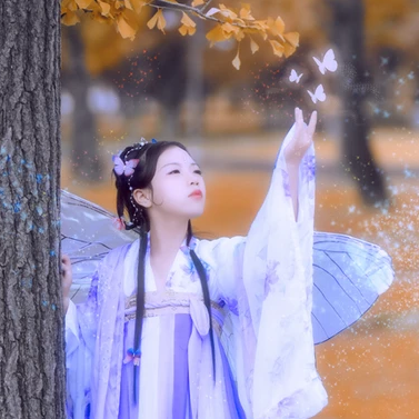 蝴蝶飛舞女生頭像，唯美古風真人頭像