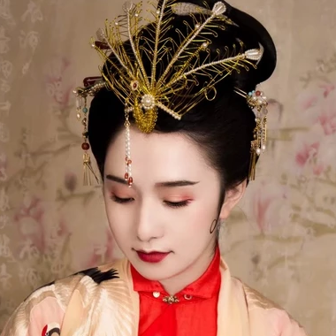 古典帶團扇女生頭像，唯美古風真人頭像