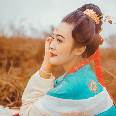 紅妝帶折扇女生頭像，唯美古風真人頭像