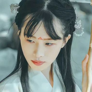 素衣帶傘和團扇女生頭像，唯美古風真人頭像