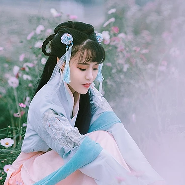 花叢中女生頭像，唯美古風(fēng)真人頭像