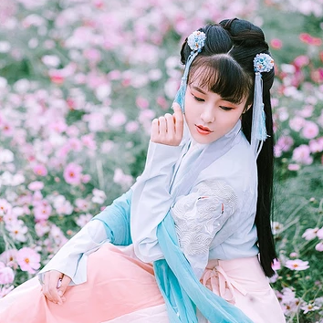 花叢中女生頭像，唯美古風(fēng)真人頭像